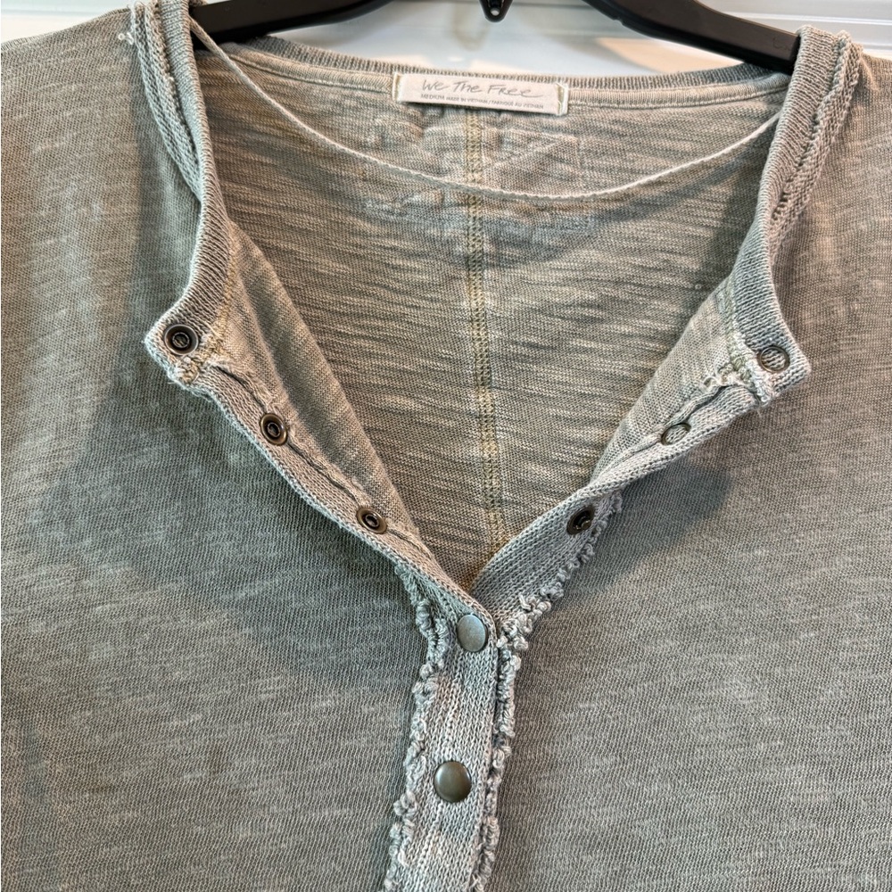 Free people Distressed Green Long Sleeve - Picture 2 of 4